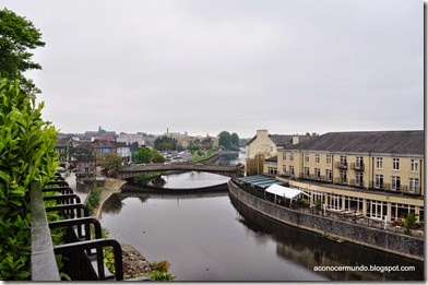 Kilkenny. Vista del Río Nore y Jonh's Bridge desde el Castillo - DSC_0089