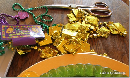 DIY Mardi Gras Plate Chargers