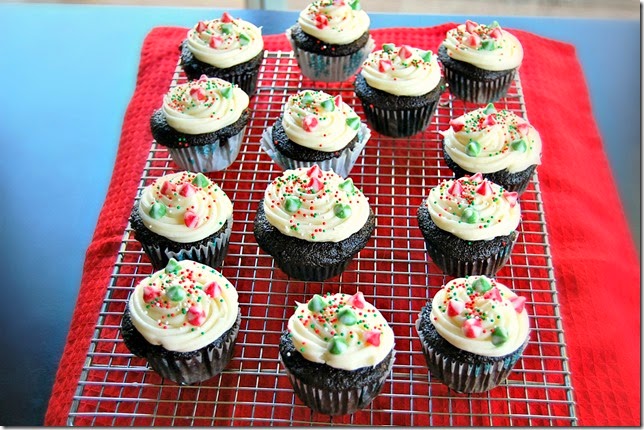 Chocolate Cupcakes with Cream Cheese Frosting (1)