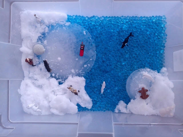 Arctic sensory bin for toddlers and preschoolers