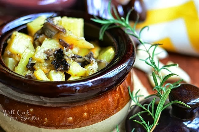 Individual-Parmesan-Rosemary-Potato-and-Mushroom-Bowls-3-©-willcookforsmiles.com-sides-potatoes1