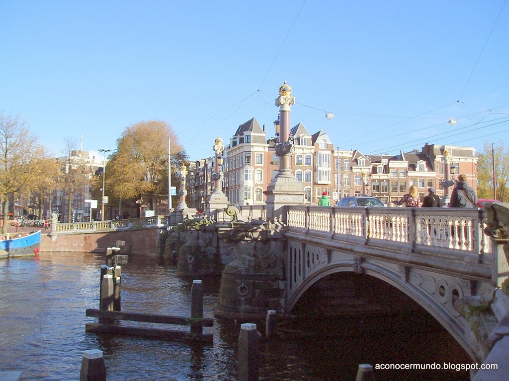 [Amsterdam.-Puente-Blaubrug-sobre-el-%255B8%255D.jpg]