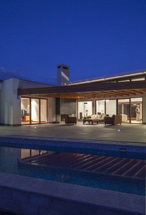 Casa moderna NR2 Roberto Burneo Arquitectos Casa moderna NR2 Roberto Burneo Arquitectos