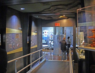 Atomic Museum Display2