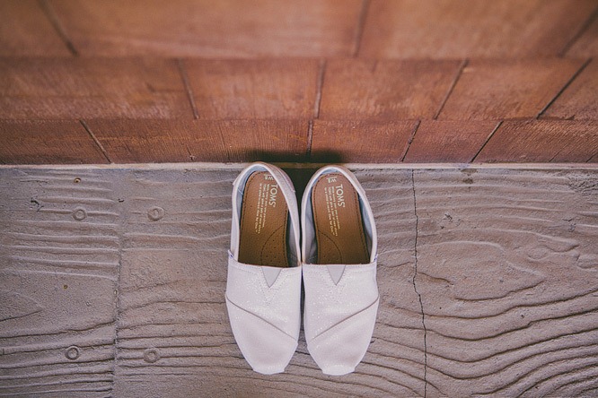 [strawberry-farms-wedding-photos-blogger-boquet-white-bride-groom-toms-shoes%255B5%255D.jpg]