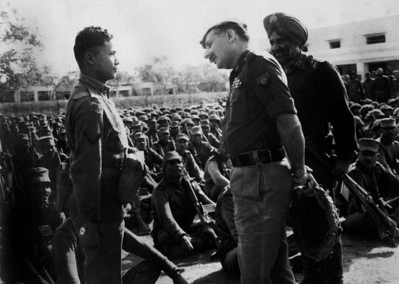 General-[Field-Marshal]-Sam-Manekshaw-With-Lance-Naik-Padam-Bahadur-Thapa,-Indian-Army