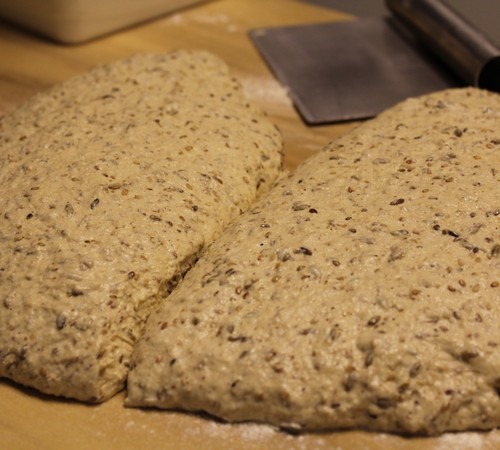 seeded-semolina-spelt-loaf_122 seeded-semolina-spelt-loaf_122