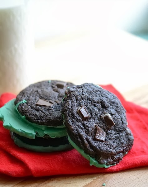 mint-cookies-with-chocolate