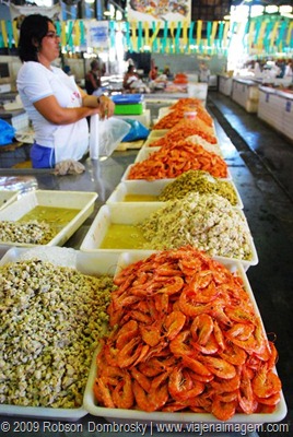 camarão e fritos do mar no mercado público