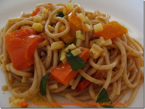 Espaguete-com-pimentão-vermelho-e-provolone-02