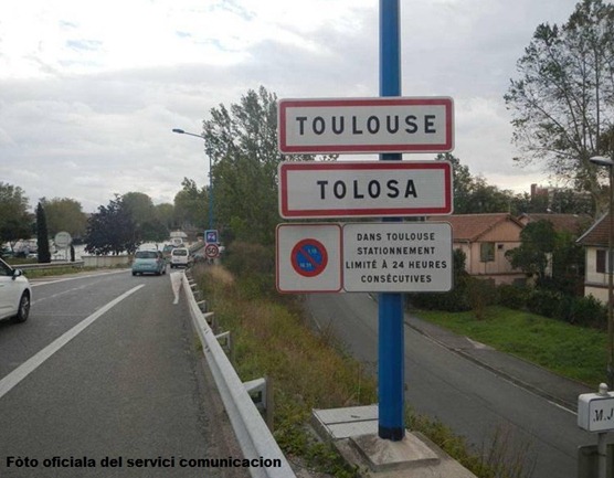 Tolosa panèu en occitan tornat