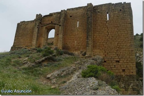 Gallipienzo - Ruinas de la ermita de la Virgen de la Peña