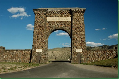 YELL-Roosevelt_Arch_Wikipedia