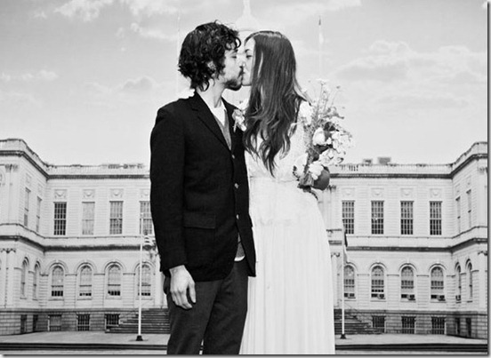city-hall-wedding-kiss
