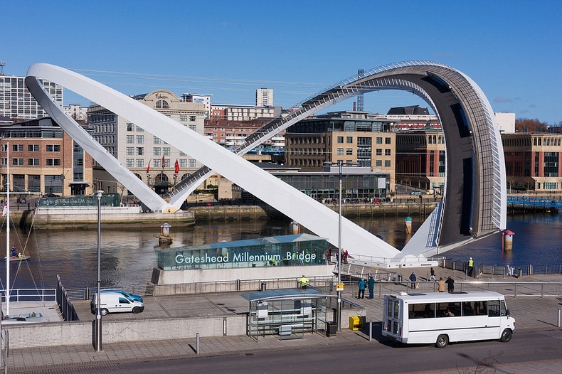 gateshead-millennium-bridge-2