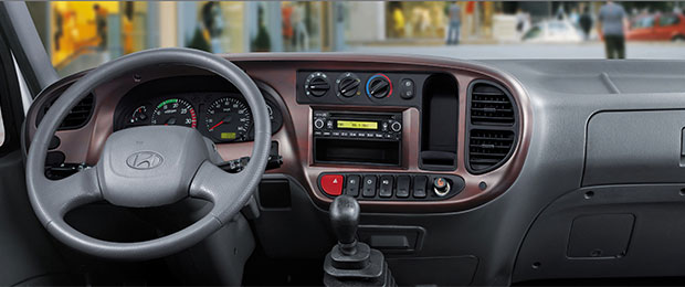 Nội thất ô tô Hyundai HD120s luôn trang nhã đầy đủ tính năng cao cấp của một chiếc xe tải chính hãng