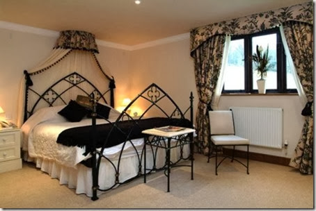 home-design-Gothic-Style-Ideas-For-Bedroom-469x312
