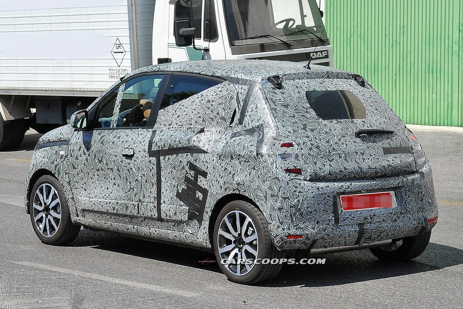 [2014-Renault-Twing0-8%255B3%255D.jpg]