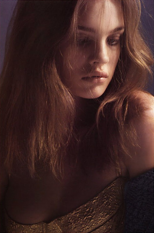 HarpersBazaar-US-may2002-vodianova-mario-sorrenti-1