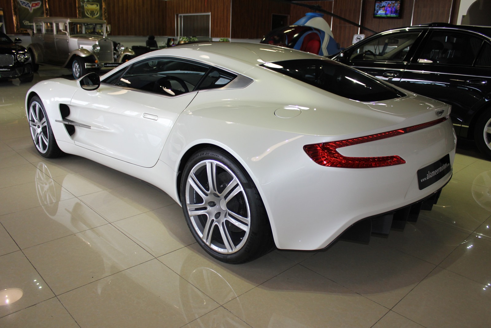 [Aston-Martin-One-77-7%255B3%255D.jpg]
