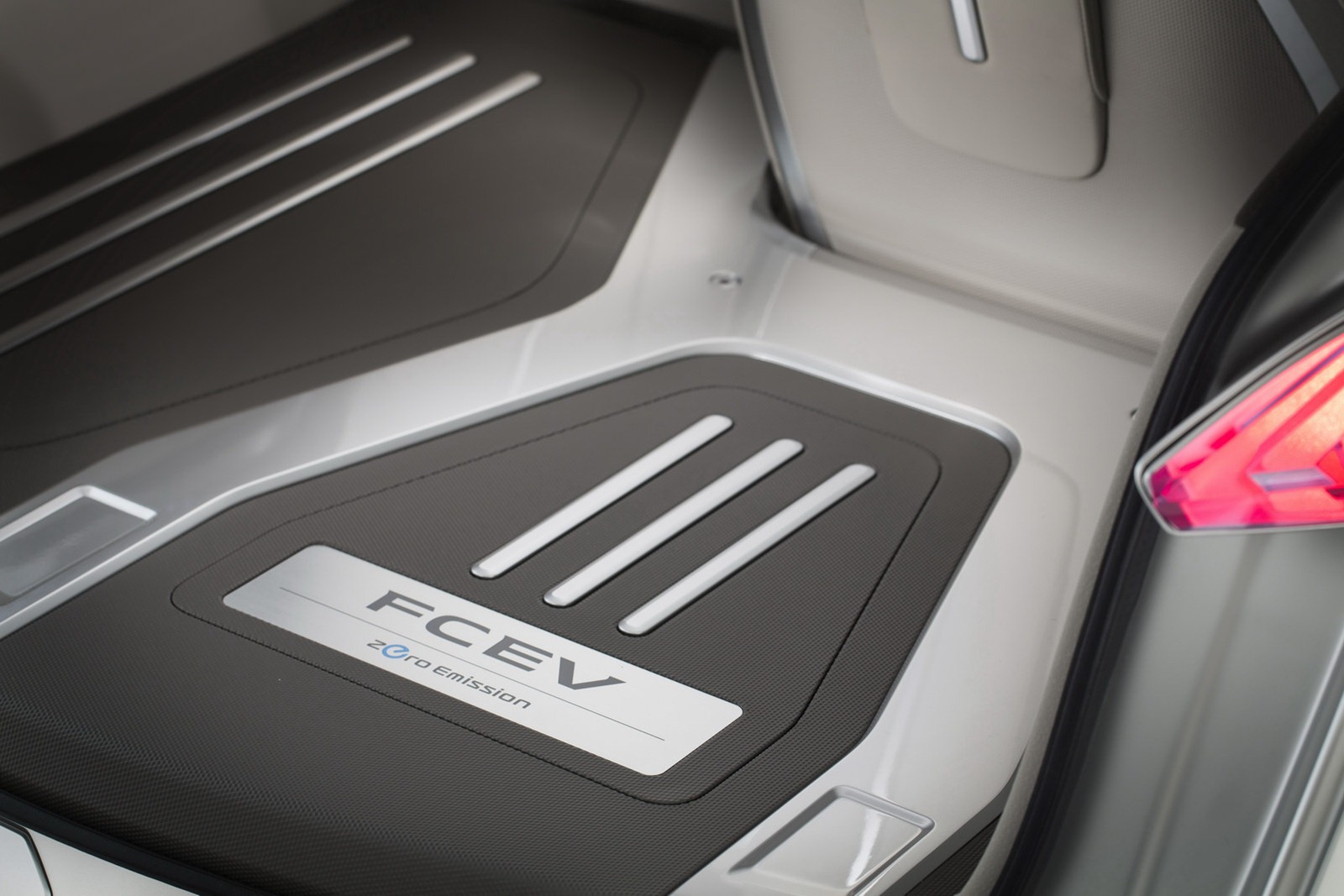 [Nissan-TeRRA-7%255B2%255D.jpg]