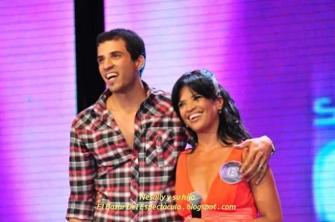 Nesally y su hijo.jpg