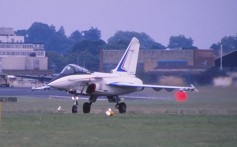 Dassault-Rafale-Aircraft-Farnborough-Airshow-UK-03-R