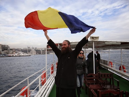 Croaziera pe Bosfor: Popa cu steagul