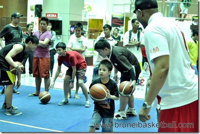 basketball clinic (click photo to enlarge)