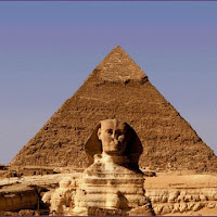 19.- Pirámide de Keops con la esfinge