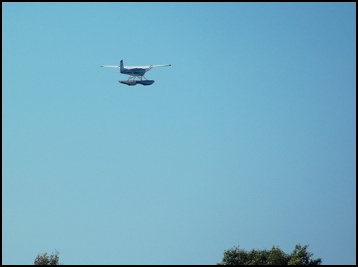 Seaplane fly in 059