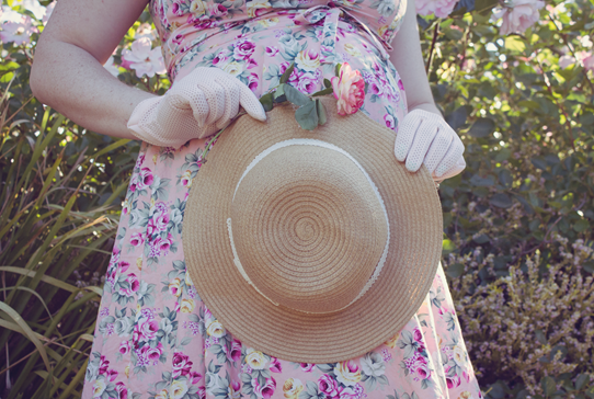 Straw hat, lace, roses and pink gloves add a touch of vintage accent | Lavender & Twill