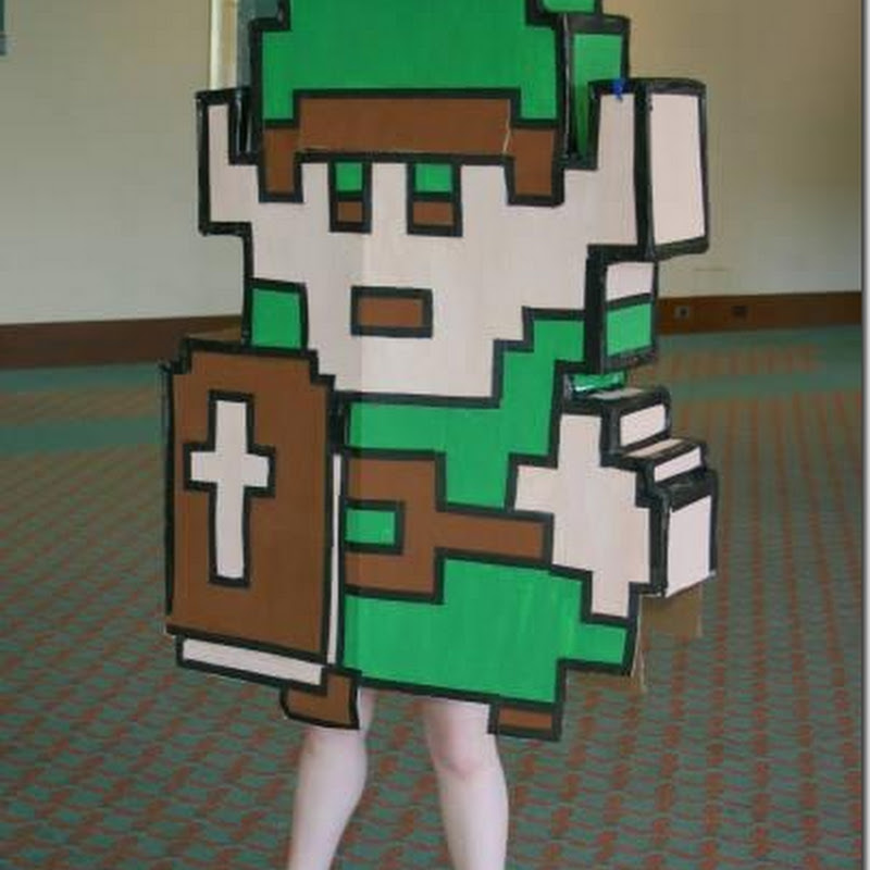 Disfraz de Link de Zelda a 8 bit con caja de cartón