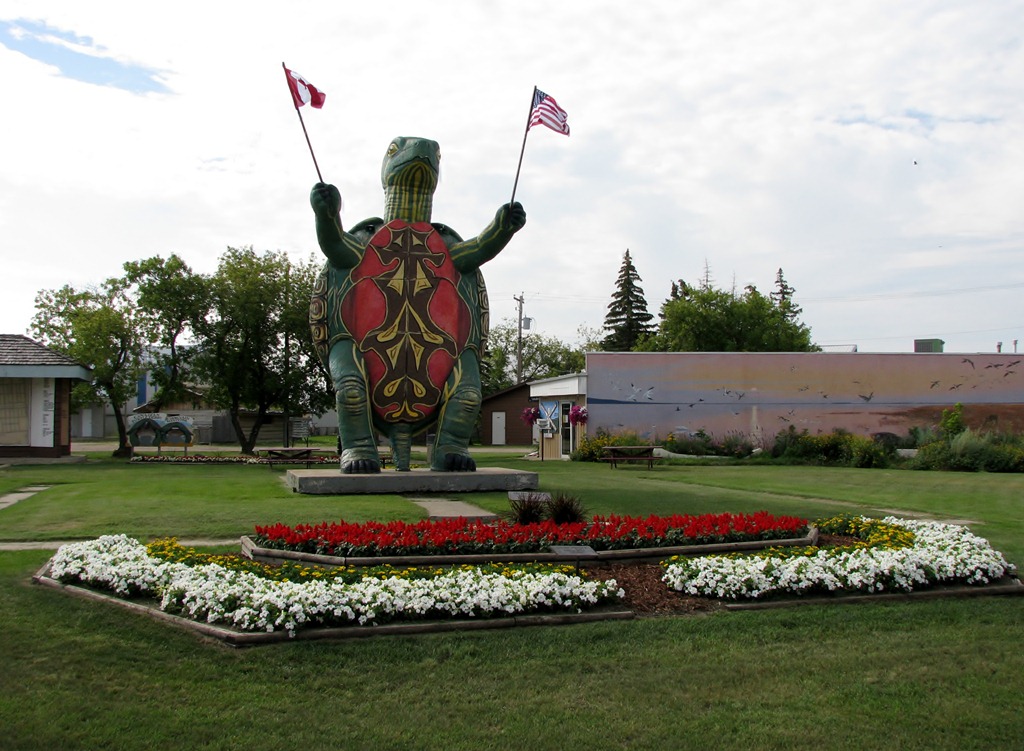 [2337%2520Manitoba%2520Hwy%252010%2520South%2520Boissevain%2520-%2520Tommy%2520the%2520Giant%2520Turtle%255B3%255D.jpg]