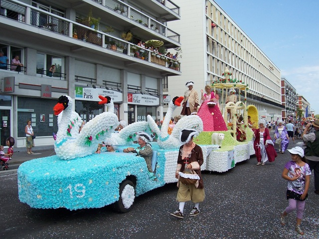 [2011.08.21-046%252019%2520char%2520le%2520jardin%2520de%2520Marie%255B2%255D.jpg]