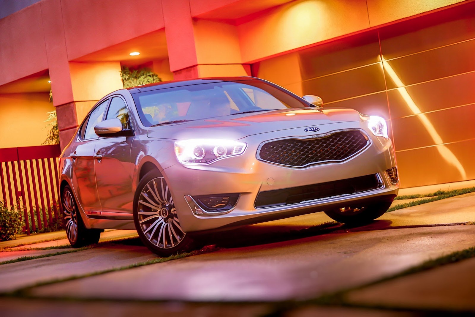 [2014-Kia-Cadenza-3%255B2%255D.jpg]