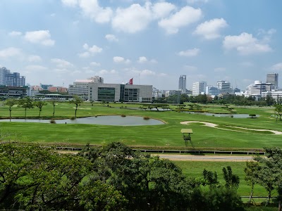 Teren de golf in mijloc de Bangkok