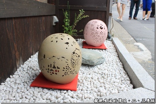 清水寺-二三年坂，這個是蛋殼雕刻嗎？晚上要是打起燈來應該會更漂亮。 