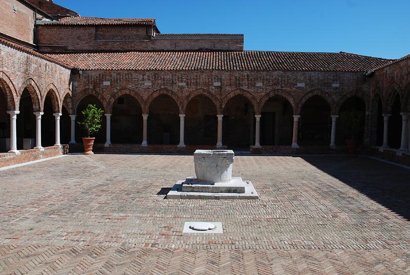 Chiostro_mad_orto_07.jpg