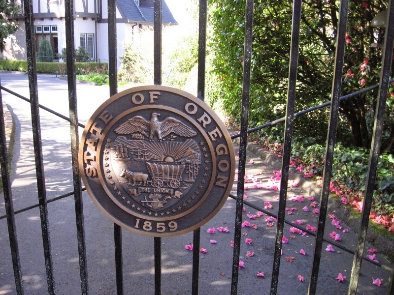 [IMG_5702-State-Seal-on-the-Gate-of-M.jpg]