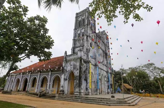 Nhà thờ Mằng Lăng nơi lưu giữ cuốn sách quốc ngữ đầu tiên của nước Việt Nam của cha Alexandre de Rhodes