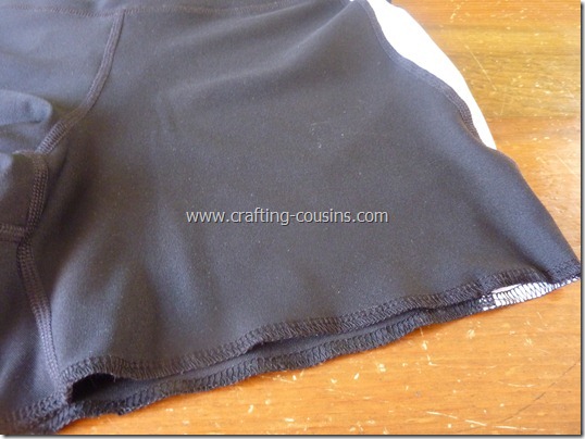 Make your own lap swim or triathlon suit tutorial from The Crafty Cousins (16)