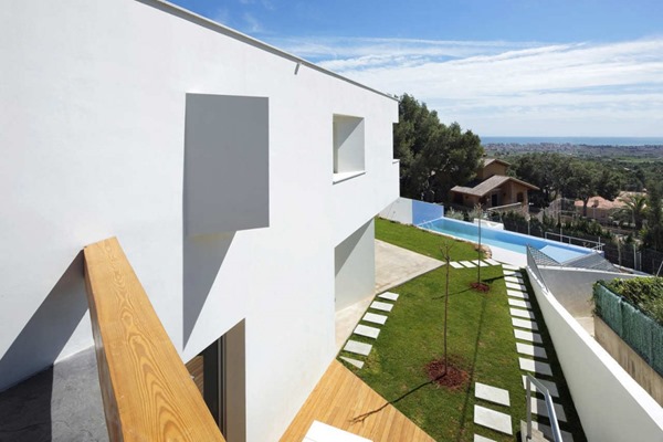 Casa minimalista / Teo Hidalgo Nácher fachada-minimalista-casa-en-españa
