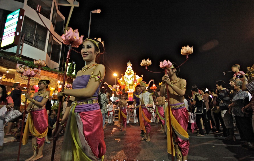[thailand-chiangmai-festival-081111-0158%255B5%255D.jpg]