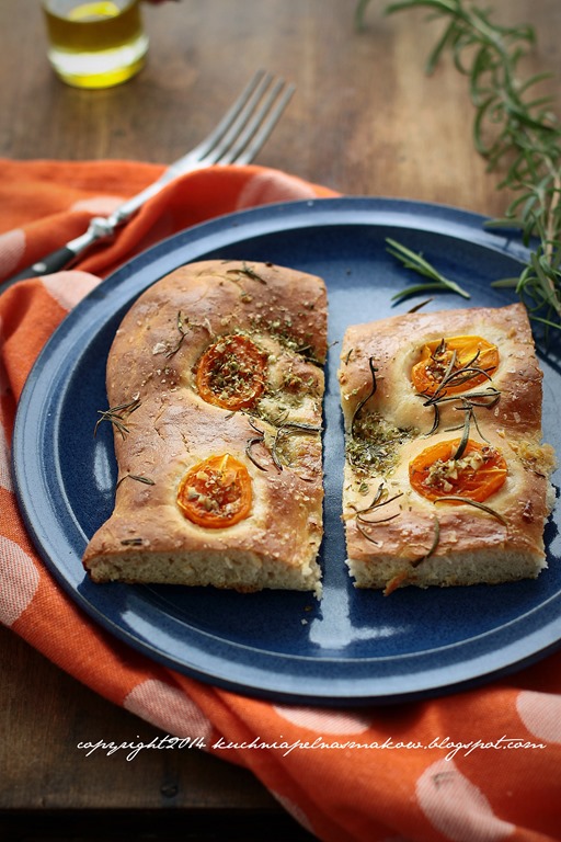 [Focaccia%2520z%2520pomidorami%252C%2520%2520oregano%2520i%2520rozmarynem%2520%25285%2529%255B4%255D.jpg]
