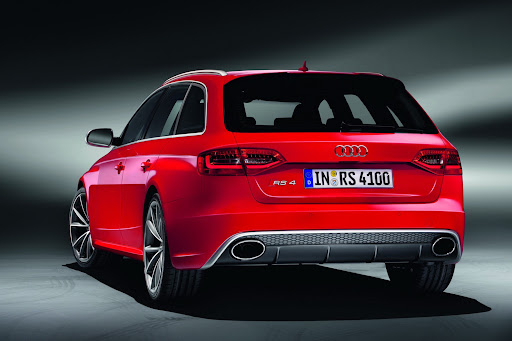 2013-Audi-RS4-Avant-08.jpg