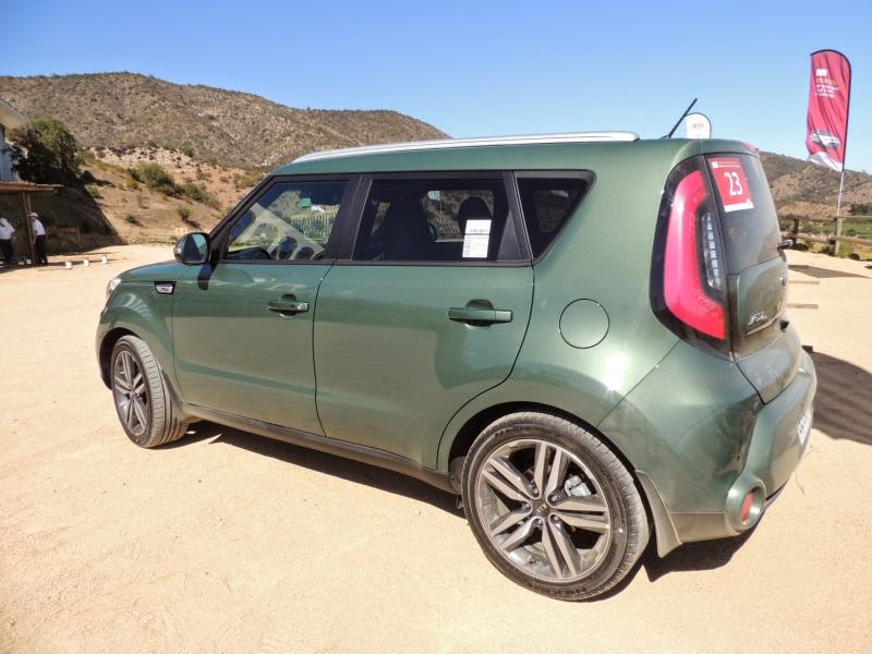 2014 Dark Green Kia Soul in Chile... THA KIA SOUL