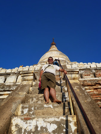 Obiective turistice Myanmar: Urcand pe temple