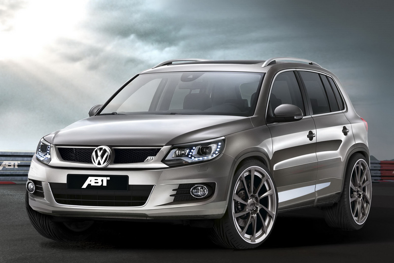 Volkswagen tiguan 2012 года