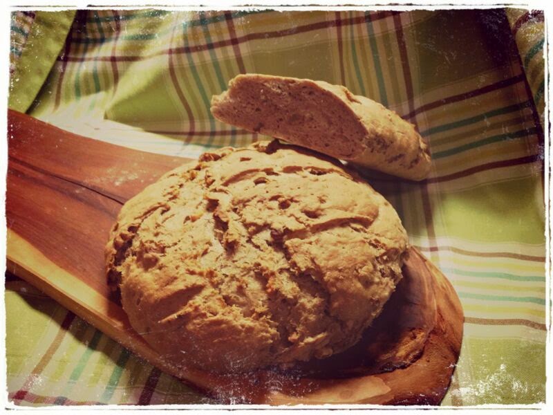 Kein Kuchen ist auch keine Lösung: Rosmarin-Walnuss-Brot mit Honig